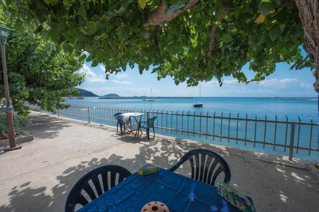 Orfanos Loutraki Rooms מראה חיצוני תמונה