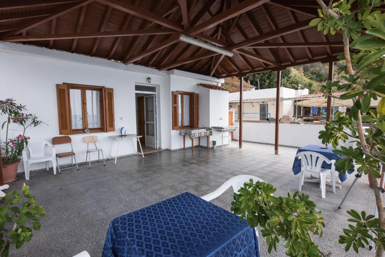 Orfanos Loutraki Rooms מראה חיצוני תמונה