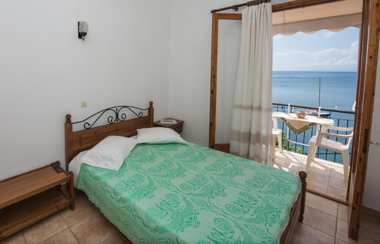 Orfanos Loutraki Rooms מראה חיצוני תמונה